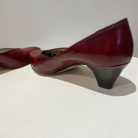 Vintage 70s Nickels Oxblood/Burgundy Leather Pumps with Tooled Toe Design - Picture 11 of 12